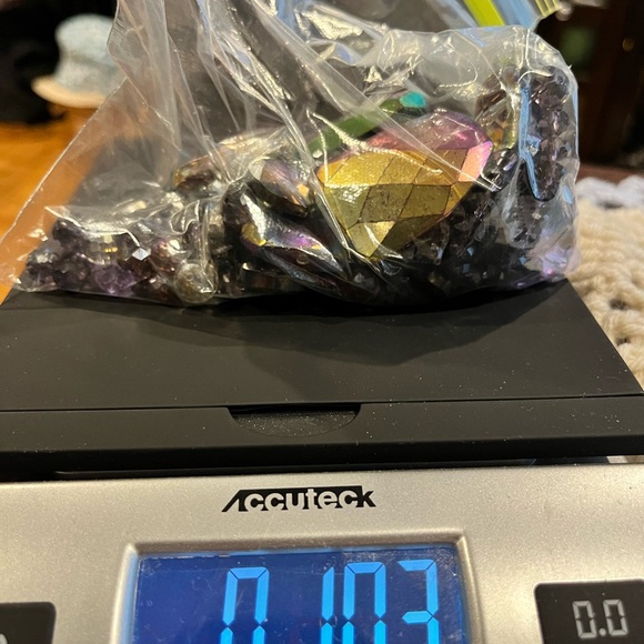 Vintage purple glass & crystal bead lot. Perfect for jewelry making or crafting - Picture 2 of 2